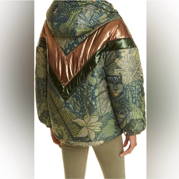 Farm Rio, NWT,Green Metallic Leopard Print Reversible Puffer Jacket, Size Small - Picture 14 of 16